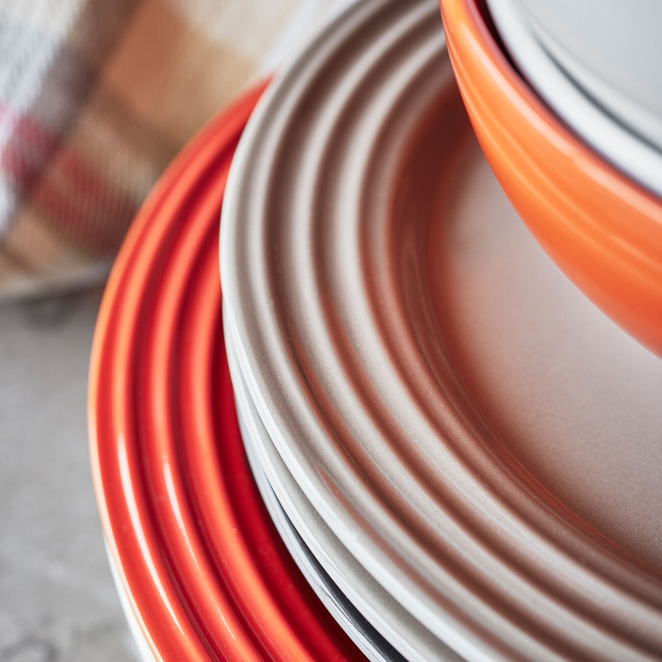 Caribbean 16 Piece Le Creuset of America PGWSV16-0317 Dinnerware Set